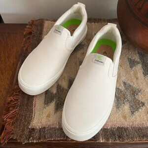 BRAND NEW Cariuma slip-on canvas sneakers. Off-white. Women's 8